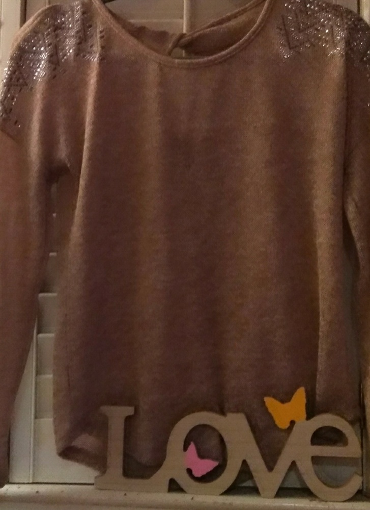 Beautiful 💐 light weight sweater